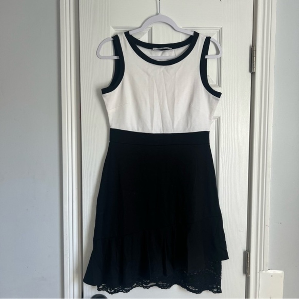 Signature Collection‎ Sleeveless Lace Hem Dress